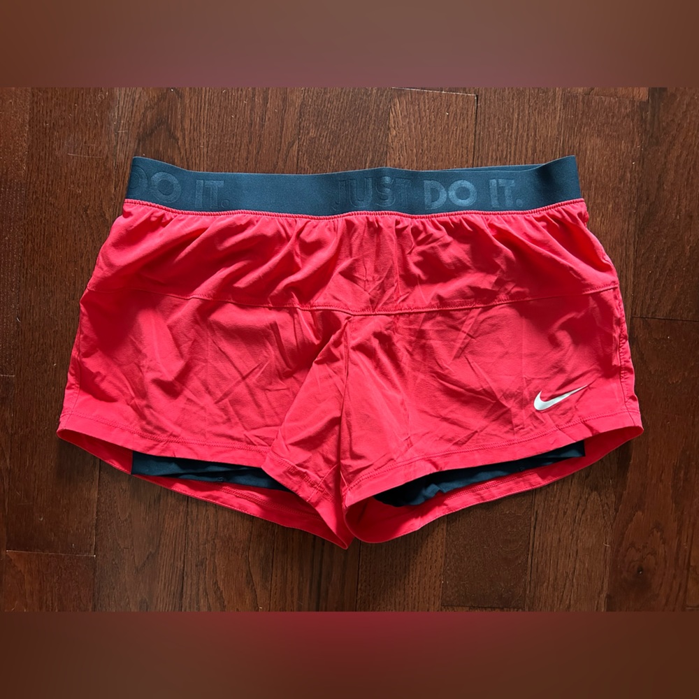 Nike shorts NWT size L